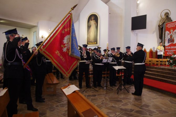 Wspólne śpiewanie pieśni patriotycznych w Węgrzcach